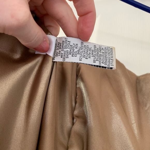 Formal dress - Picture 4 of 5